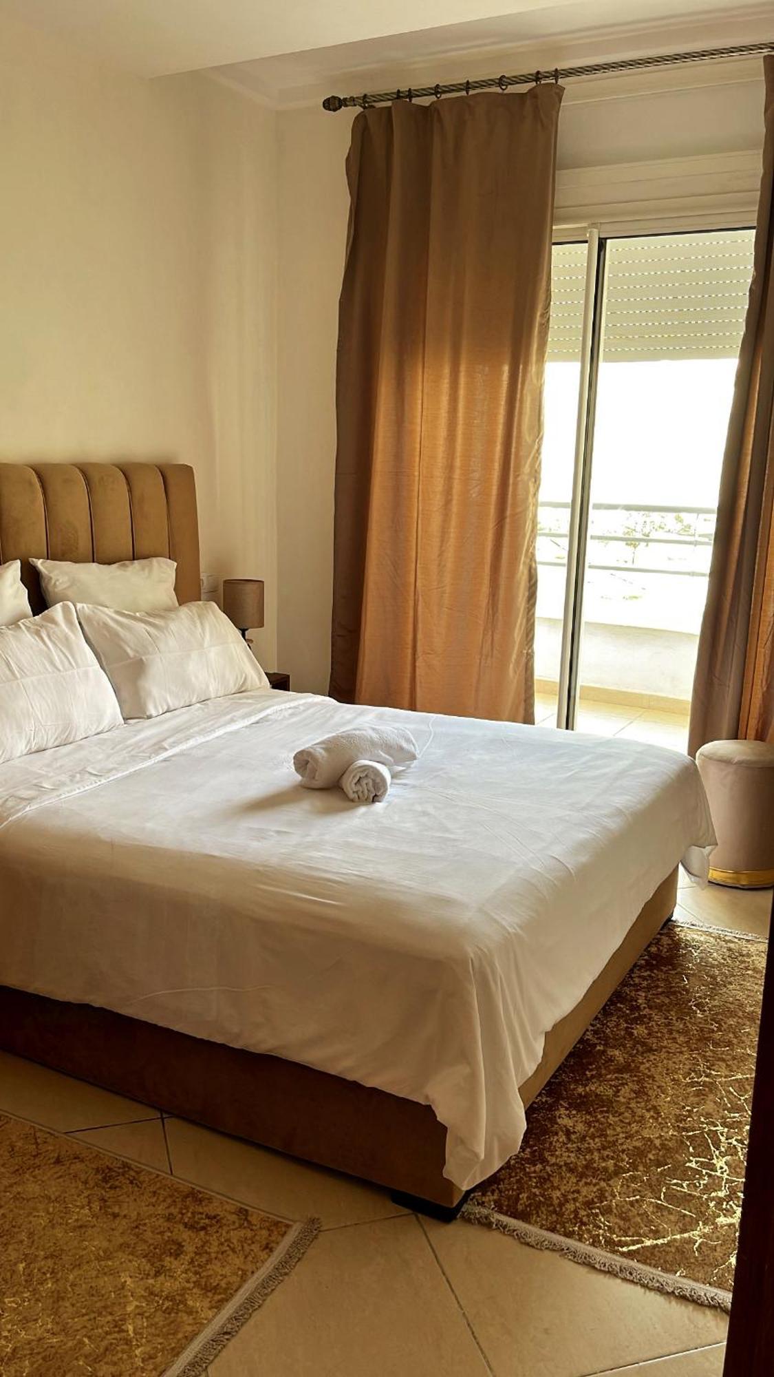 טנג'יר Elegant Appartement Avec Un Acces Piscine Jardin Parking Sous-Sol Et Wifi Haut Debit Fibre Optique מראה חיצוני תמונה