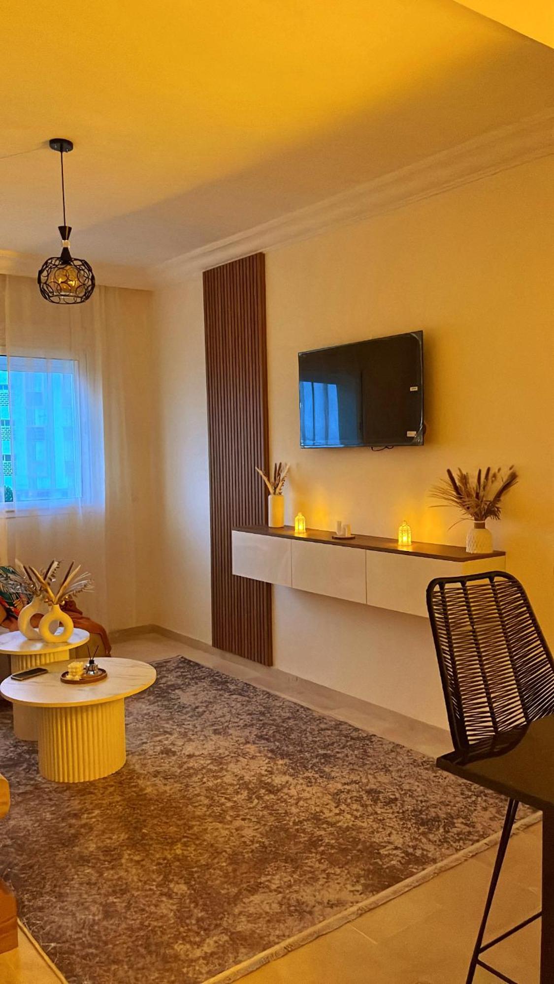 טנג'יר Elegant Appartement Avec Un Acces Piscine Jardin Parking Sous-Sol Et Wifi Haut Debit Fibre Optique מראה חיצוני תמונה