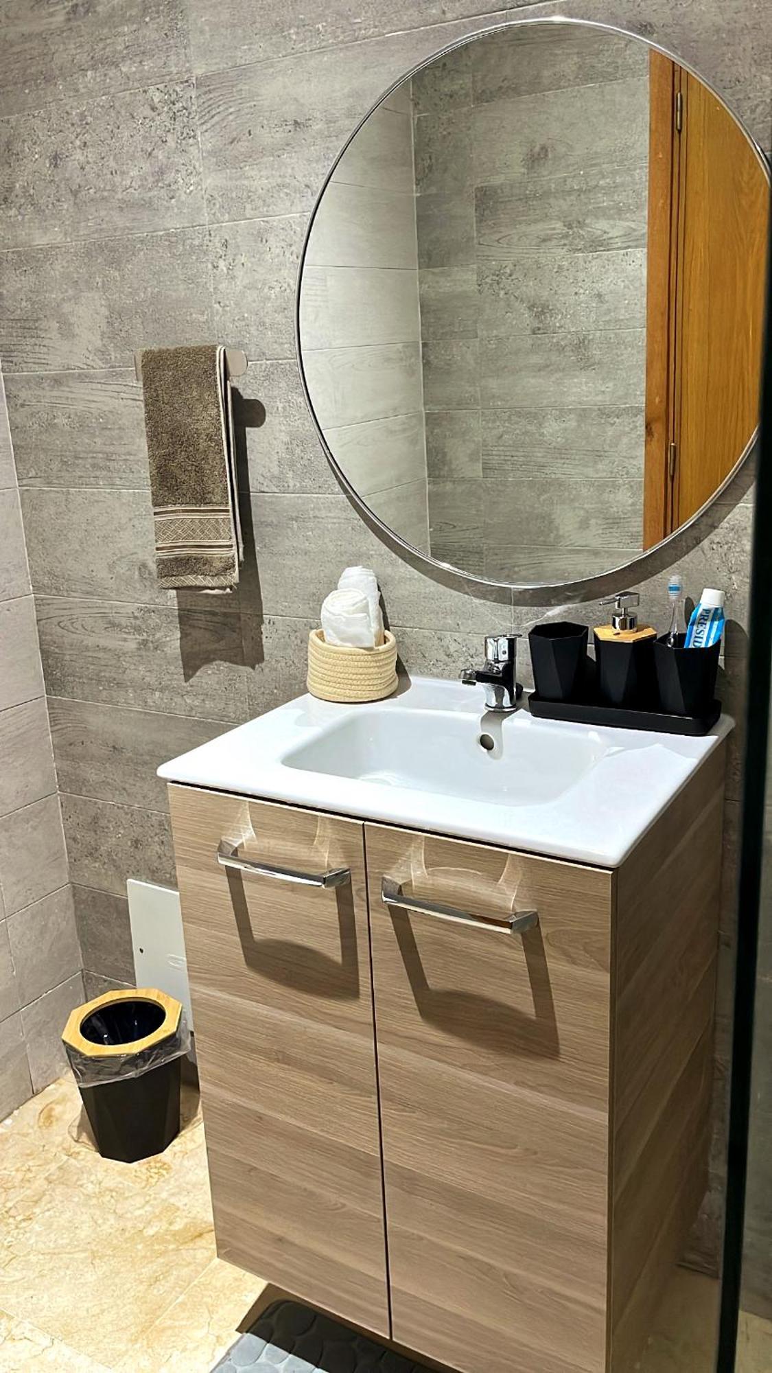 טנג'יר Elegant Appartement Avec Un Acces Piscine Jardin Parking Sous-Sol Et Wifi Haut Debit Fibre Optique מראה חיצוני תמונה