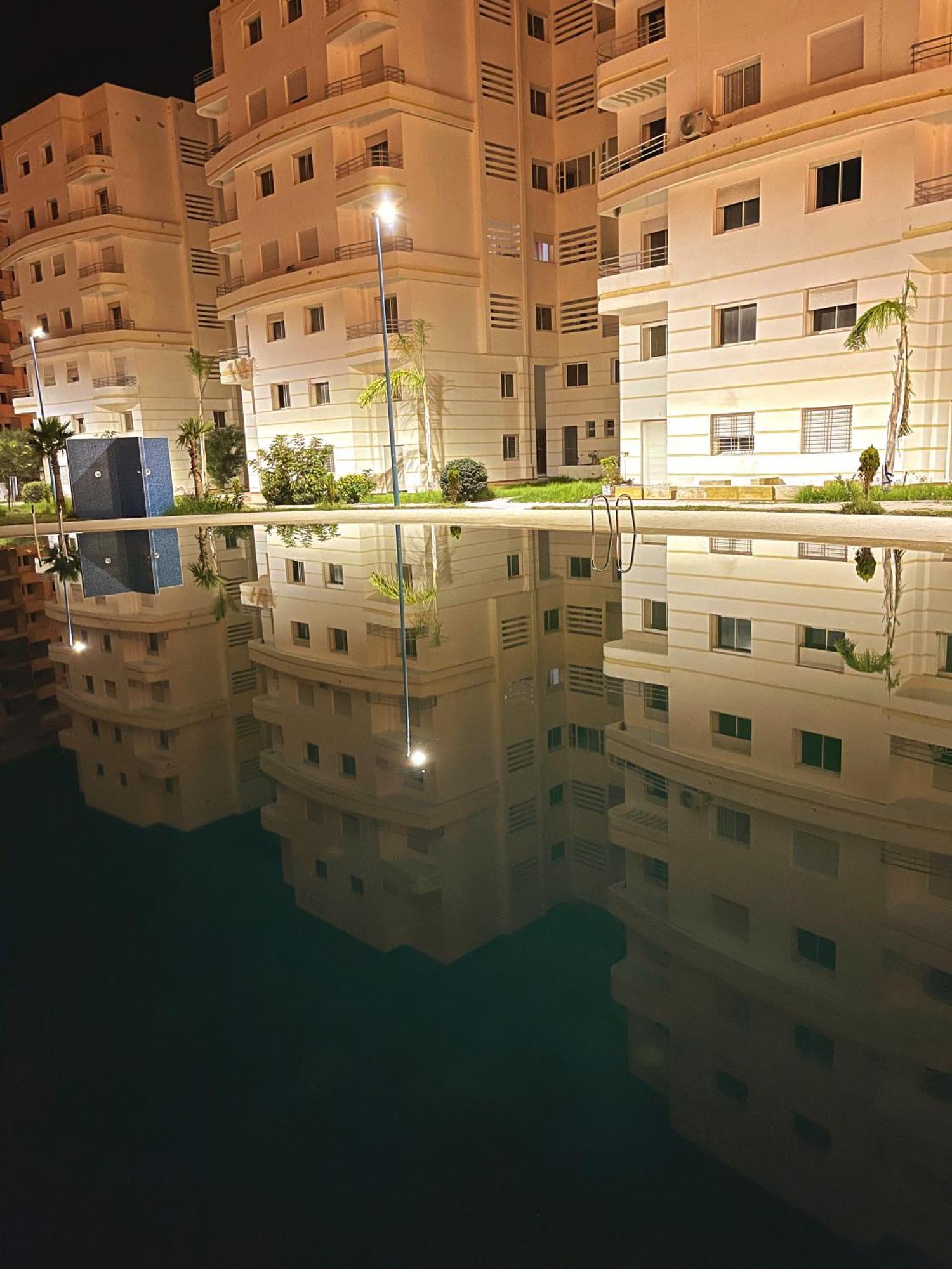 טנג'יר Elegant Appartement Avec Un Acces Piscine Jardin Parking Sous-Sol Et Wifi Haut Debit Fibre Optique מראה חיצוני תמונה