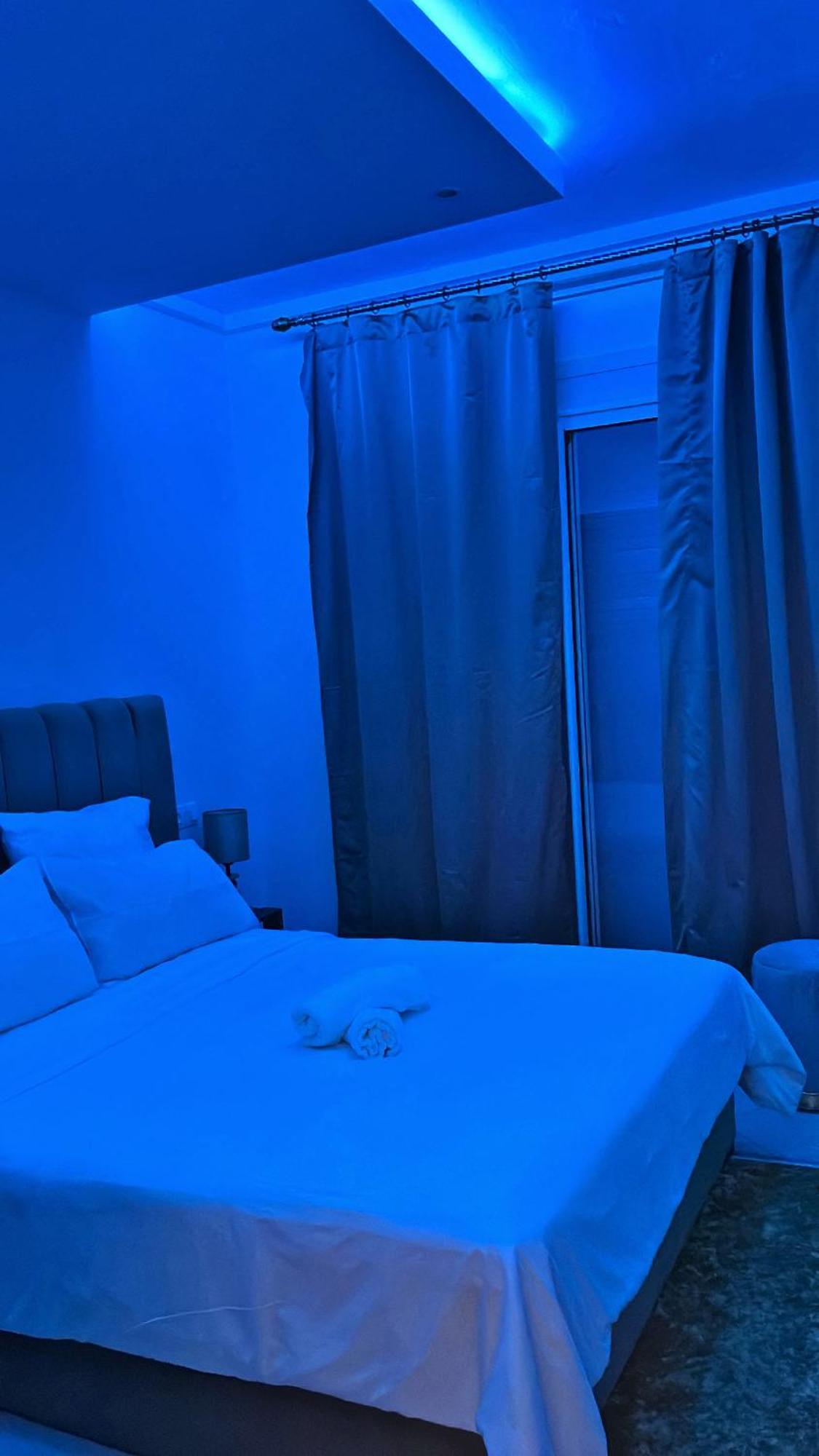 טנג'יר Elegant Appartement Avec Un Acces Piscine Jardin Parking Sous-Sol Et Wifi Haut Debit Fibre Optique מראה חיצוני תמונה