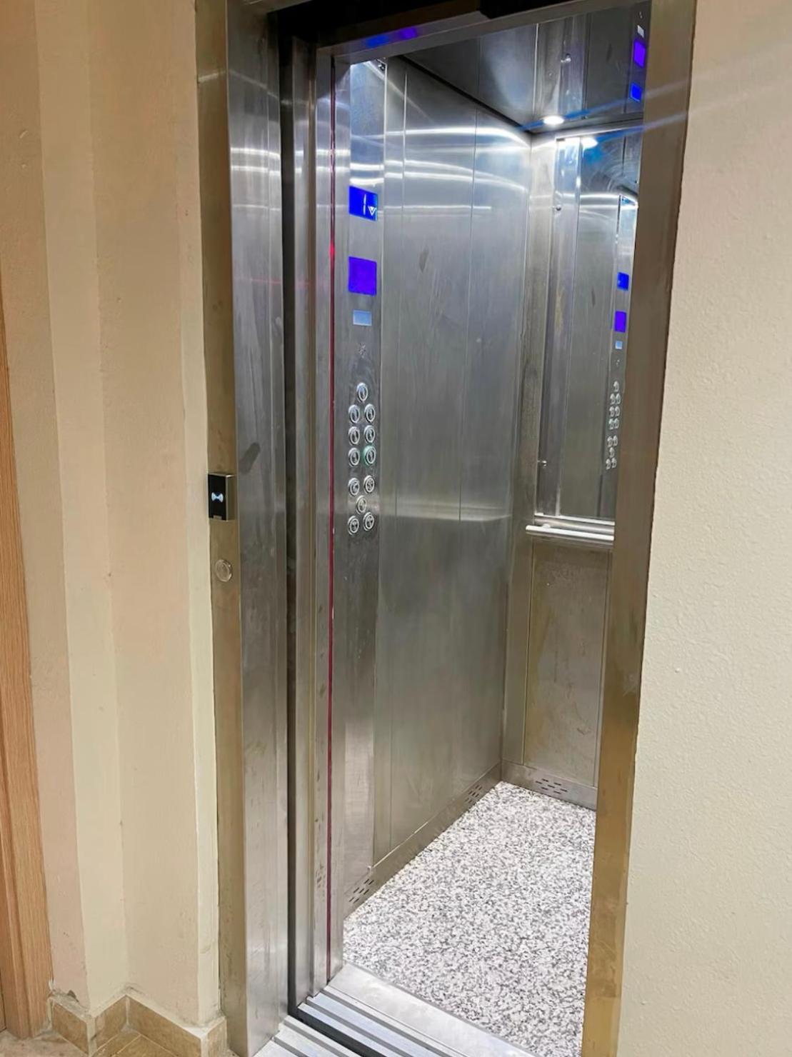 טנג'יר Elegant Appartement Avec Un Acces Piscine Jardin Parking Sous-Sol Et Wifi Haut Debit Fibre Optique מראה חיצוני תמונה