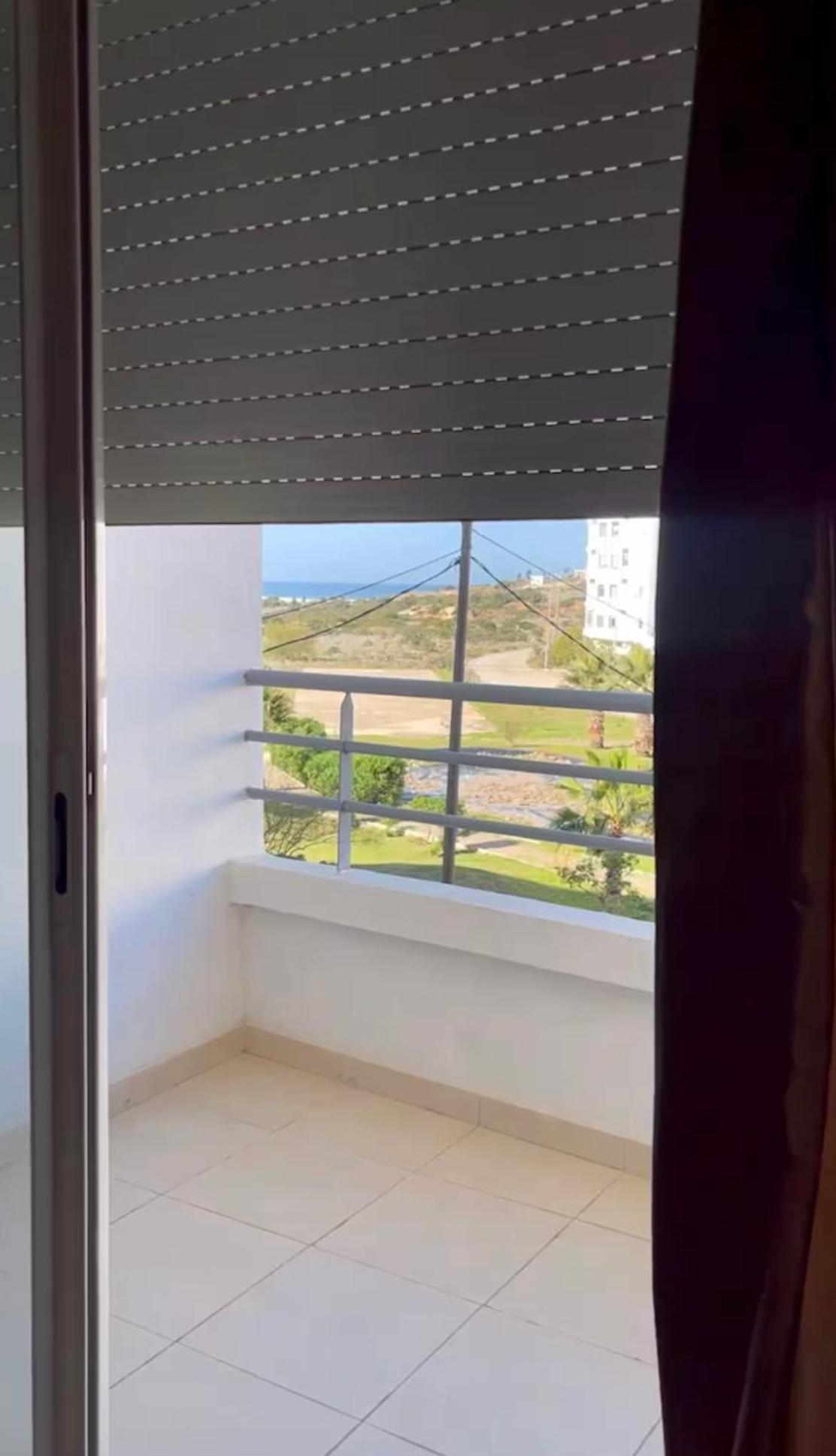טנג'יר Elegant Appartement Avec Un Acces Piscine Jardin Parking Sous-Sol Et Wifi Haut Debit Fibre Optique מראה חיצוני תמונה